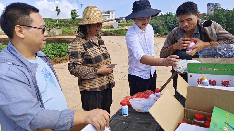 石原金牛為云南種植戶送技術(shù)、送優(yōu)惠