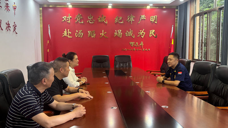 浦江農(nóng)批市場(chǎng)開(kāi)展“八一”擁軍慰問(wèn)活動(dòng)